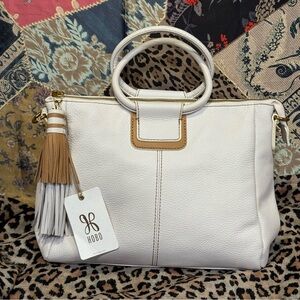 HOBO Sheila Medium Satchel in Pebbled Leather 

Non Smoking/No Pets